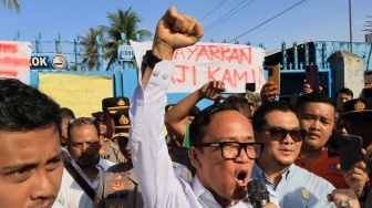 Wamenaker Ikut Suarakan Nasib Buruh Tak Terima Gaji 4 Bulan di Sumbar: Negara Harus Hadir!