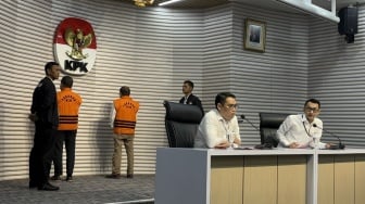 KPK Resmi Tahan 2 Tersangka dari PT Hutama Karya dalam Kasus JTTS
