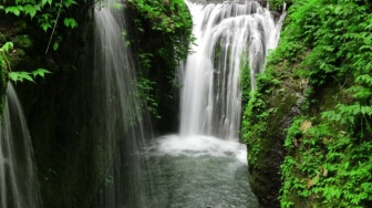 Air Terjun Batu Janggot: Surga Tersembunyi Buat yang Butuh Tenang di Lombok