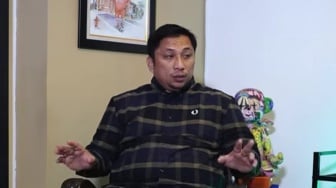 Tinggal Tunjukkan Saja, Beres! Feri Amsari Desak Jokowi Akhiri Drama Ijazah Palsu