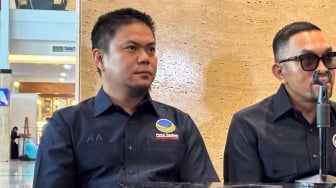 Bupati Kolaka Timur Sedang Duduk Santai di Kota Makassar Saat Diberitakan Kena OTT