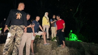Mancing Berujung Petaka, Anggota Polres Pesisir Barat Lenyap Ditelan Ombak di Goa Matu