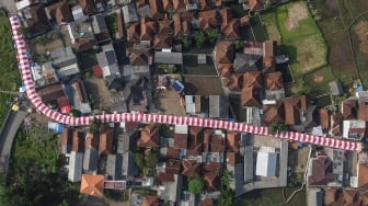 Warga Tasikmalaya Buat Lorong Merah Putih Sepanjang 250 Meter