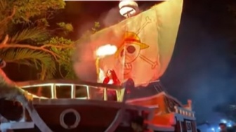 Dikira Karnaval 17-an Biasa, Viral Warga Kampung Ini Malah Arak Kapal One Piece