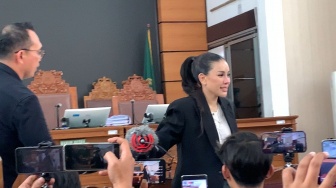 Drama Sidang Nikita Mirzani: Pengacara Ajukan Surat Rawat Inap, Hakim Tetap Lanjutkan Sidang