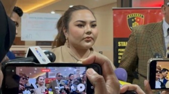 Telat 43 Menit, Lisa Mariana Susul Ridwan Kamil Jalani Tes DNA: Doakan, Semoga Tak Ada Rekayasa!