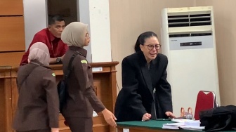 Sebelumnya Minta Dirawat, Nikita Mirzani Lantas Malah Nangis Minta Sidang Tak Dihentikan