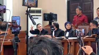 Gagal Putar Rekaman Dugaan Kecurangan Reza Gladys, Nikita Mirzani ke Hakim: Percuma Lapor Polisi!