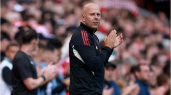 Liverpool Aktif di Bursa Transfer, Arne Slot Tolak Komentari Rumor Pemain