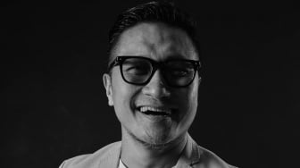 Arie Untung Kena Tipu Belanja Online: Pesan Sepatu Jutaan Rupiah yang Datang Harga Rp40 Ribuan!