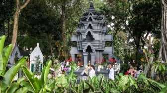 Warga mengunjungi Pameran Flora dan Fauna (Flona) Jakarta 2025 di Lapangan Banteng, Jakarta, Sabtu (9/8/2025). [Suara.com/Alfian Winanto]
