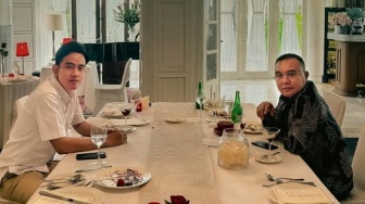Pamer Makan Siang Bareng Dasco, Gibran Banjir Sindiran: Kok Menu MBG Gak Dicoba?
