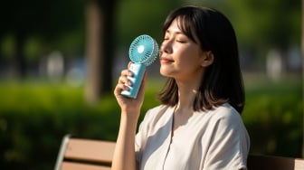 Anti Gerah di Jalan, 7 Kipas Mini Portable Terbaik 2025 dari yang Hemat hingga 'AC Genggam'