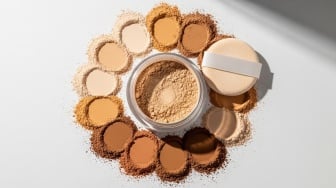 4 Rekomendasi Bedak Tabur untuk Menyamarkan Pori-pori: Ada Efek Blur, Harga Mulai Rp30 Ribuan