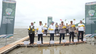 Antam Dukung Perlindungan dan Pengelolaan Ekosistem Mangrove di Kalbar