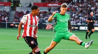 Borussia Monchengladbach Imbangi Brentford, Kevin Diks Tampil Solid di Lini Belakang
