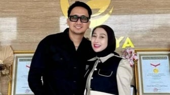 Suami Reza Gladys Kerja Apa? Terungkap Pernah Kasih Cek Rp20 Miliar ke Doktif