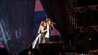 Duet Maut, Ayu Ting Ting Dicium Boy William di Panggung Konser
