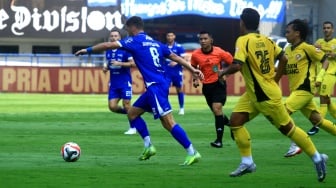 Penonton Kecewa! Kelme Telat Kirim, Persib Main Laga Penting Tanpa Jersey Anyar