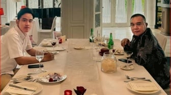 Kode Keras dari Gibran? Analis Ungkap Pesan Rahasia di Balik Foto Makan Siang dengan Dasco
