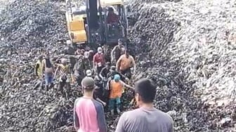 TPAS Galuga Longsor: Operator Alat Berat Tewas Tertimbun, Darurat Sampah Bogor di Depan Mata