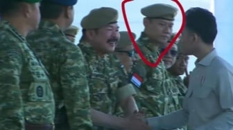 Adu Kekayaan Gibran dan AHY, Dua Anak Presiden Viral Tak Salaman di Upacara Militer