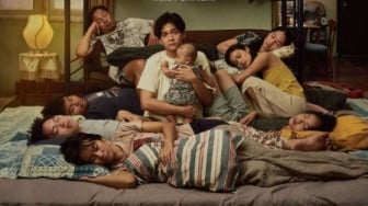 Ulasan 1 Kakak 7 Ponakan: Potret Generasi Sandwich yang Terjebak Jadi People Pleaser