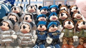 Mickey Mouse Hadir dengan Koleksi Eksklusif, Ada Tote Bag Boneka Hingga Topi Denim