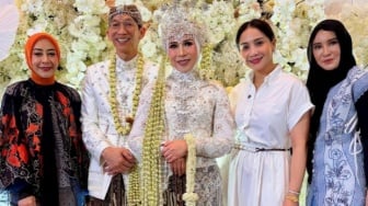 Rayakan Anniversary ke-30, Melly Goeslaw dan Anto Hoed Gelar Pesta Pernikahan Bak Pengantin Baru