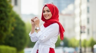 Sambut 17 Agustus, Intip 5 Inspirasi OOTD Merah Putih untuk Wanita Berhijab
