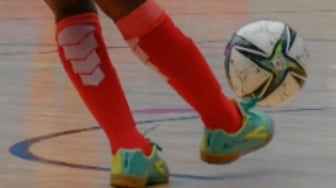 Monolog Sepasang Sepatu yang Lelah, Namun Tak Pernah Menyerah