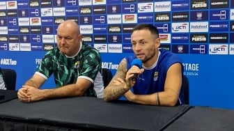 Bojan Hodak Pastikan Marc Klok Siap Lawan Persita, Beckham Berpeluang Jadi Kapten Lagi