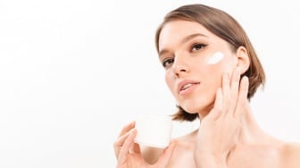 5 Rekomendasi Moisturizer untuk Mengencangkan Wajah Mulai Rp30 Ribuan, Bye Kerutan!