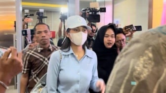 Polisikan Resbobb usai Difitnah Selingkuh, Azizah Salsha Mendadak Bermasker di Bareskrim, Kenapa?