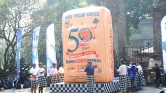 Momen Indocement Pecahkan Rekor MURI Lewat Aksi Unik, 5.000 Orang Membatik di Sak Semen