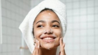 4 Gentle Brightening Cleanser Ampuh Bikin Wajah Auto Cerah Tanpa Tertarik!