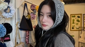 Gaya Sweet Girly Jung Chae Yeon: 4 Look OOTD yang Siap Temani Hangout!