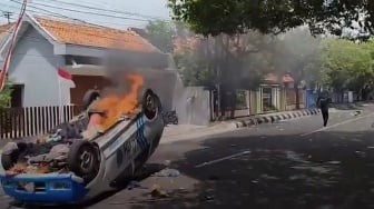 Aksi Demo Pati Ricuh: Bupati Sudewo Diamankan, Mobil Polisi Dibakar Massa