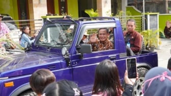 Senyum Sumringah Bupati Pati Sudewo di Atas Mobil Suzuki Meski Digeruduk Warga, Tetap Chill