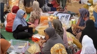 Emak-emak Pati Jadi Garda Depan Logistik Demo, Kekompakan di Balik Aksi Lengserkan Bupati Sudewo