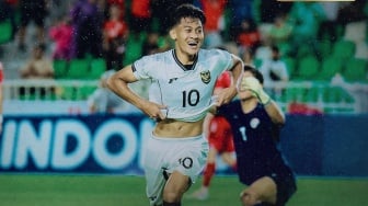 Selebrasi Gol Berujung Malu! Striker Timnas Indonesia U-17 'Nyemplung' Parit Stadion Utama Sumut