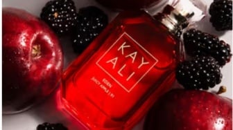 Vibe Ceria! 5 Parfum Merah Fruity yang Lagi Diskon & Dijamin Bikin Mood Naik