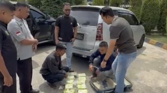 Polda Sumut Gagalkan Pengiriman 10 Kg Sabu Aceh-Palembang, Dua Ditangkap, Dua Buron