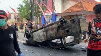 Penampakan Mobil Polisi yang Dibakar Massa Demo Bupati Pati, Gosong Tinggal Kerangka