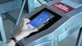 Pembayaran Transportasi Publik Makin Mudah, Bank Mandiri Perluas Layanan QRIS Tap Livin'
