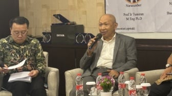 Guru Besar UGM soal Impor Food Tray MBG: Konyol! Bikin Pesawat Saja Bisa, Masa Baki Makanan Impor?