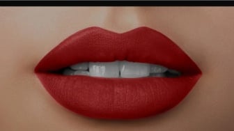 7 Lipstik Glossy Tahan Lama untuk Sehari-hari, Bikin Bibir Berkilau dan Lembap!