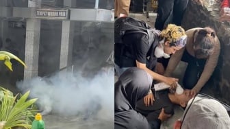 Keterlaluan! Gas Air Mata Tembus ke Masjid, Massa Demo Pati Tumbang di Tempat Wudu