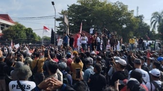 Banjir Air Mineral di Alun-alun Pati: Balasan Menohok Warga Atas Ucapan Arogan Bupati Sudewo