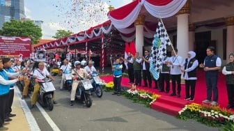 Gubernur Khofifah Lepas Tim Relawan untuk Antarkan Tali Asih kepada Keluarga Pahlawan Nasional